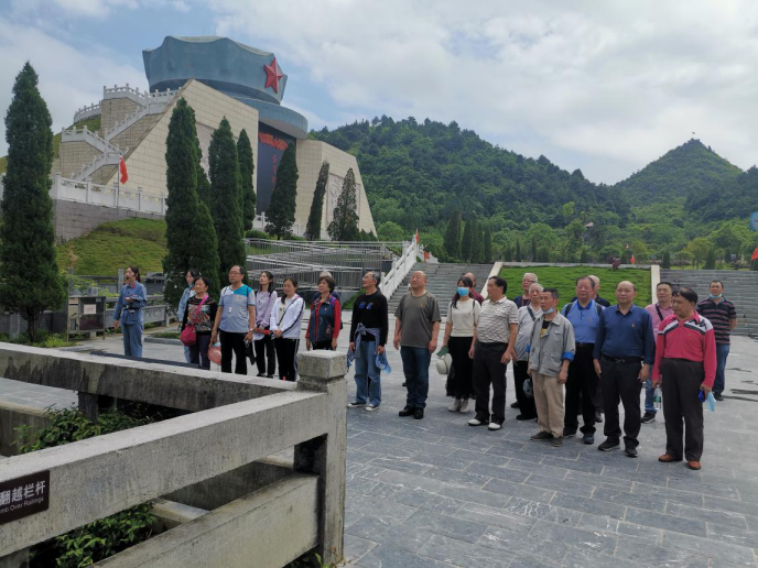 市商务局组织退休老党员赴灌阳红色遗址参观学习2.png